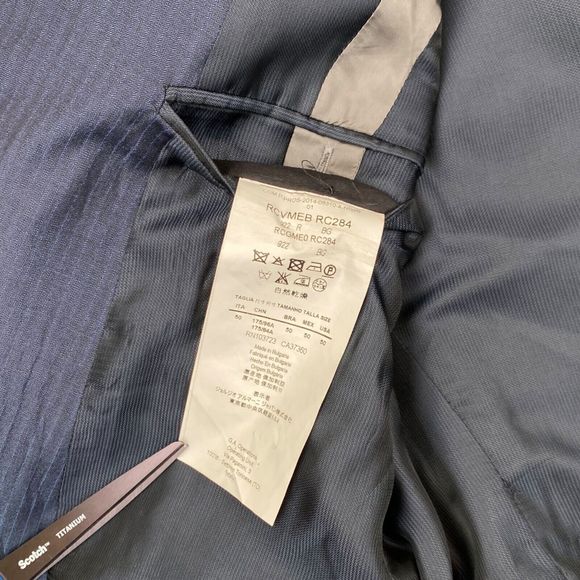 Armani Collezioni Men's M Line Navy Pinstriped Suit 2 Button Wool 2pc - 40R, 32W - Picture 15 of 15